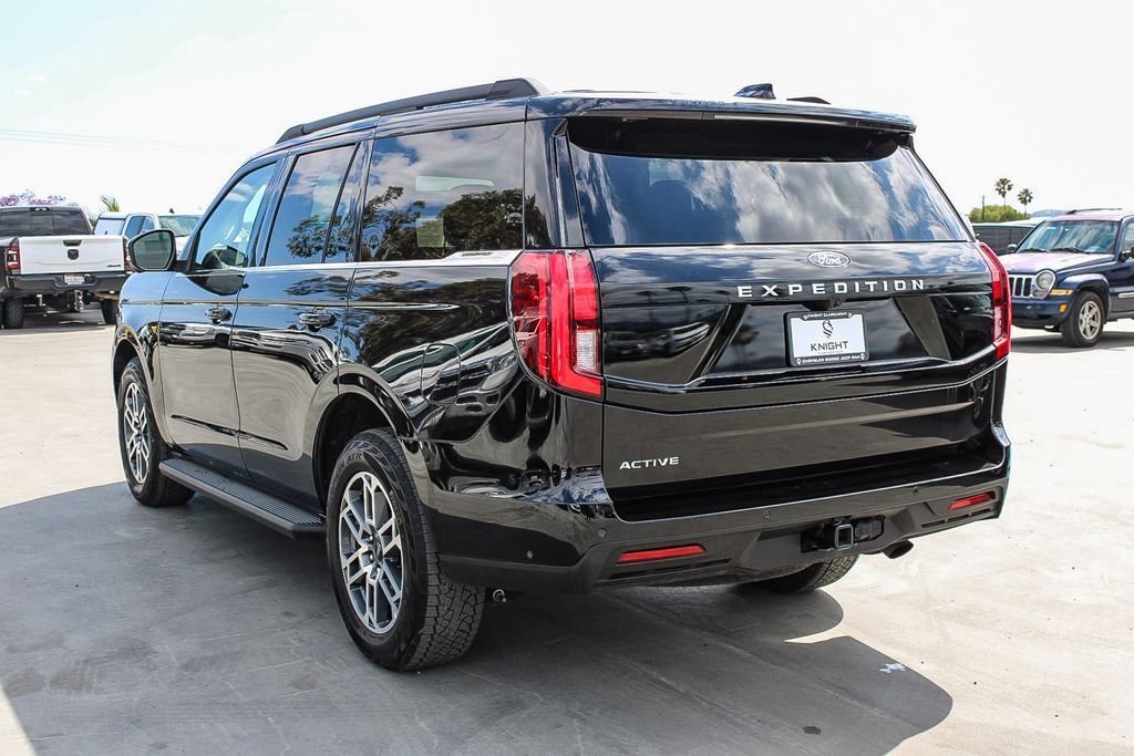 Used 2025 Black Metallic Ford Active image 7