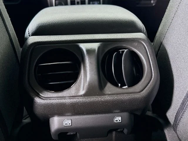 Used 2024  Jeep Sport S image 24
