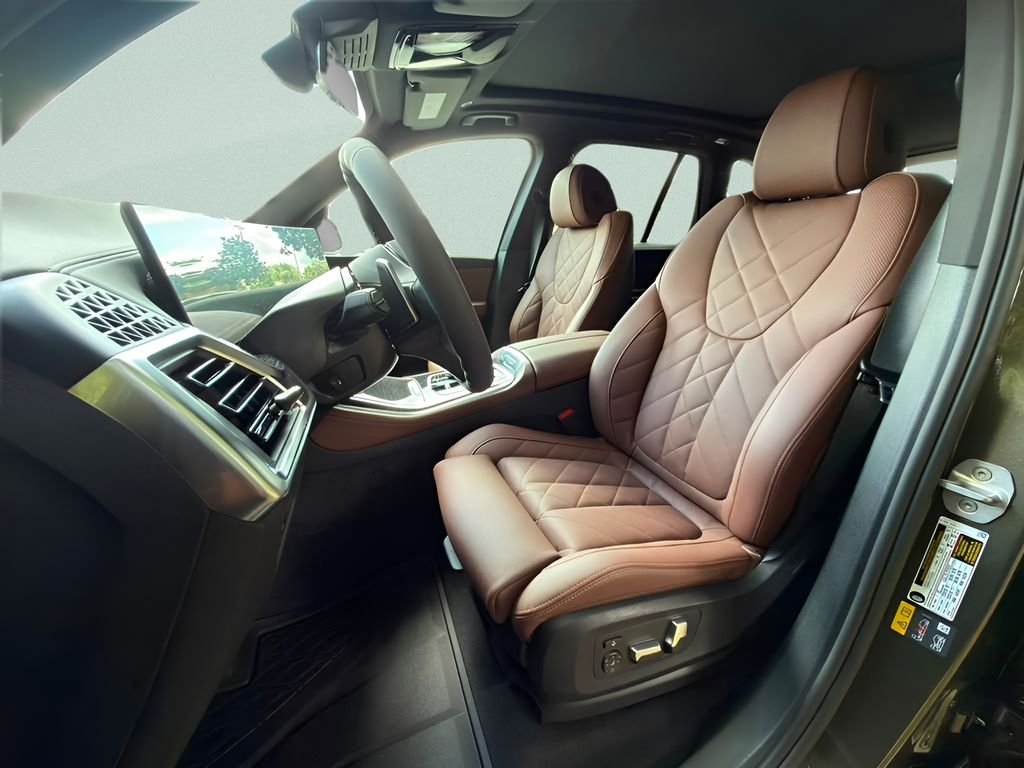 New 2026 Manhattan Green Metallic BMW xDrive50e image 10