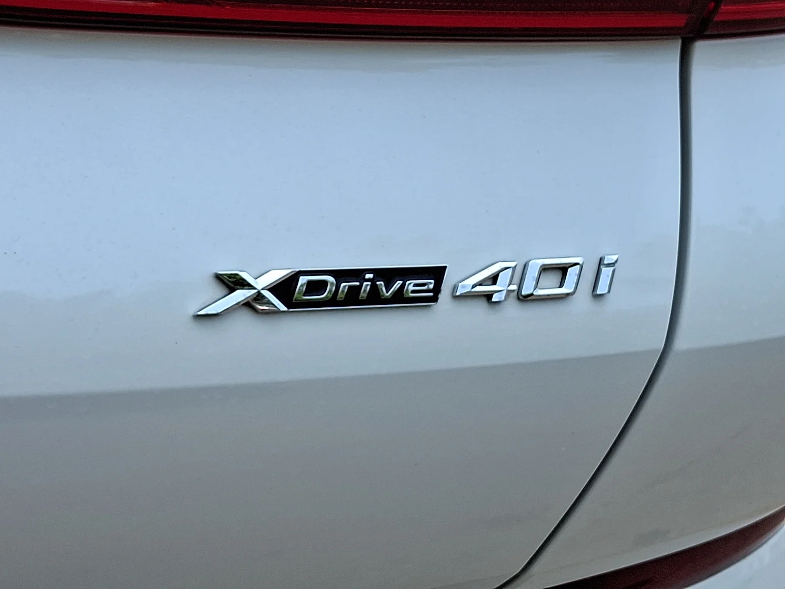 Used 2024 Mineral White Metallic - A96 BMW xDrive40i image 30