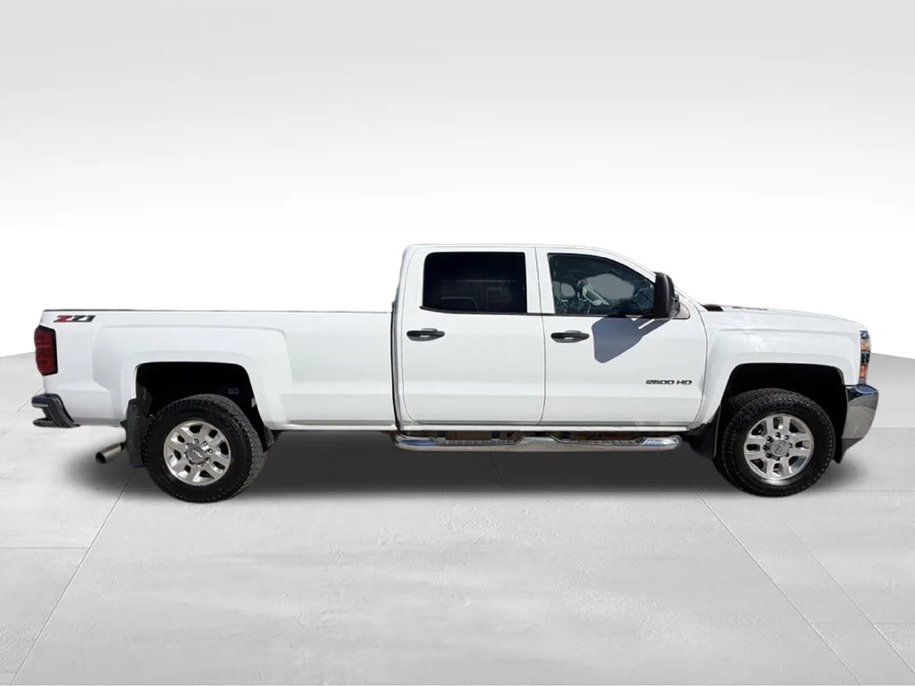 Used 2015 White Chevrolet LT image 6
