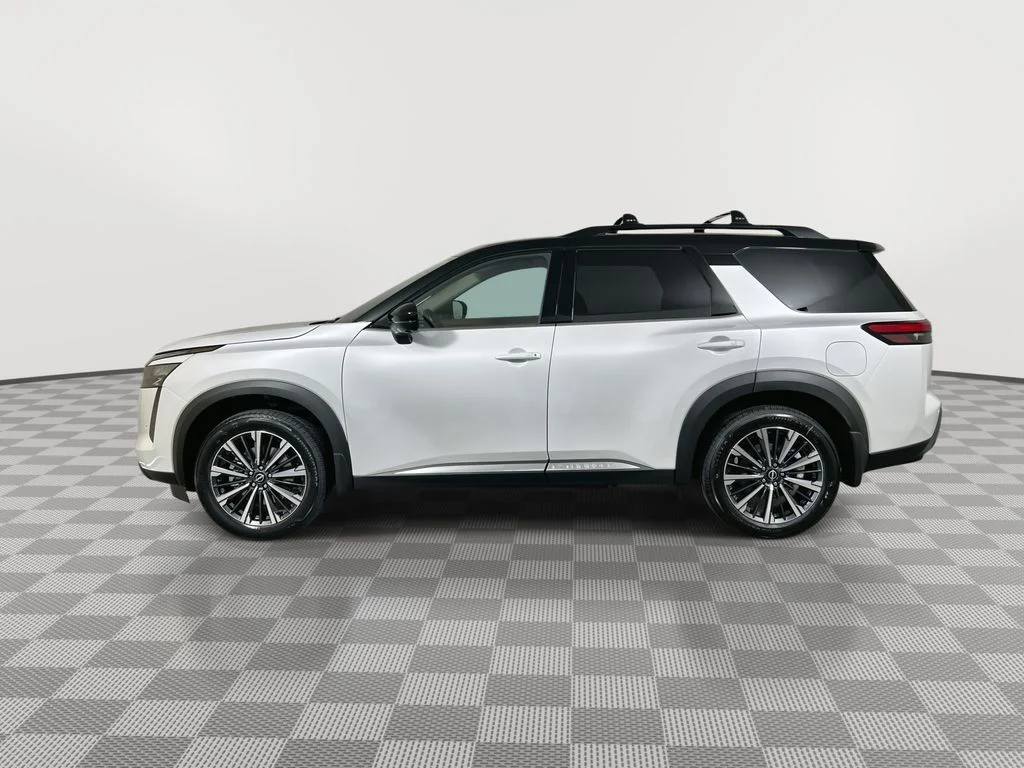 New 2026 Everest White Pearl TriCoat / Super Black Two-tone Nissan Platinum image 5