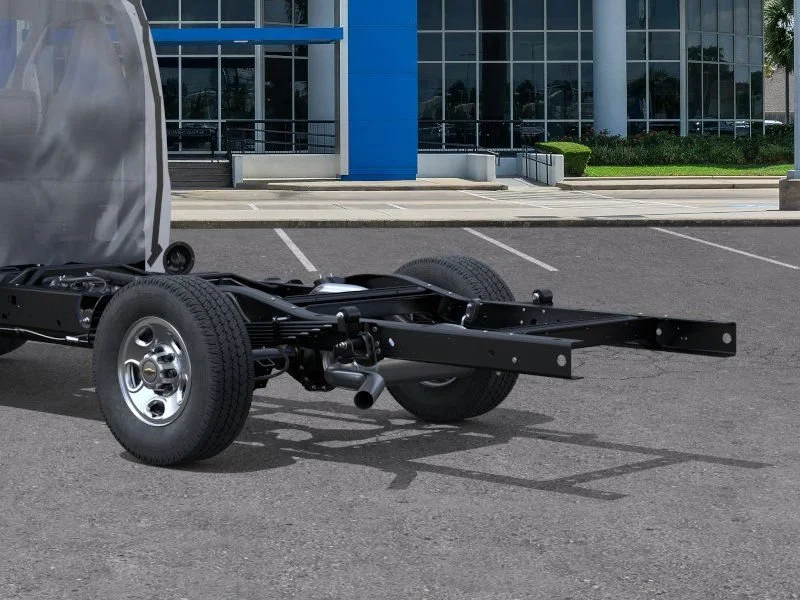 New 2025 Summit White Chevrolet 1WT image 11