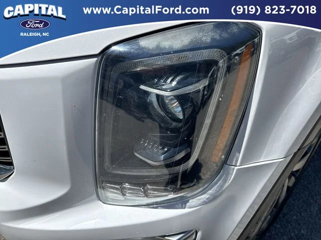 Used 2021 White Kia S image 11