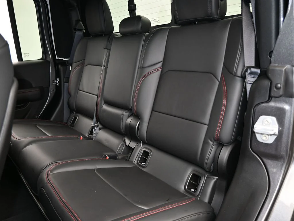 New 2026 Granite Crystal Metallic Clear-Coat Exterior Paint Jeep Rubicon X image 31