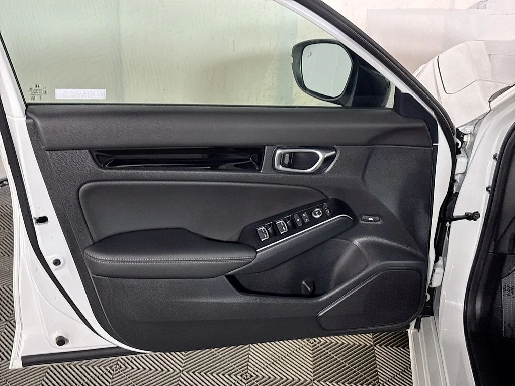 Used 2025  Honda Sport image 10