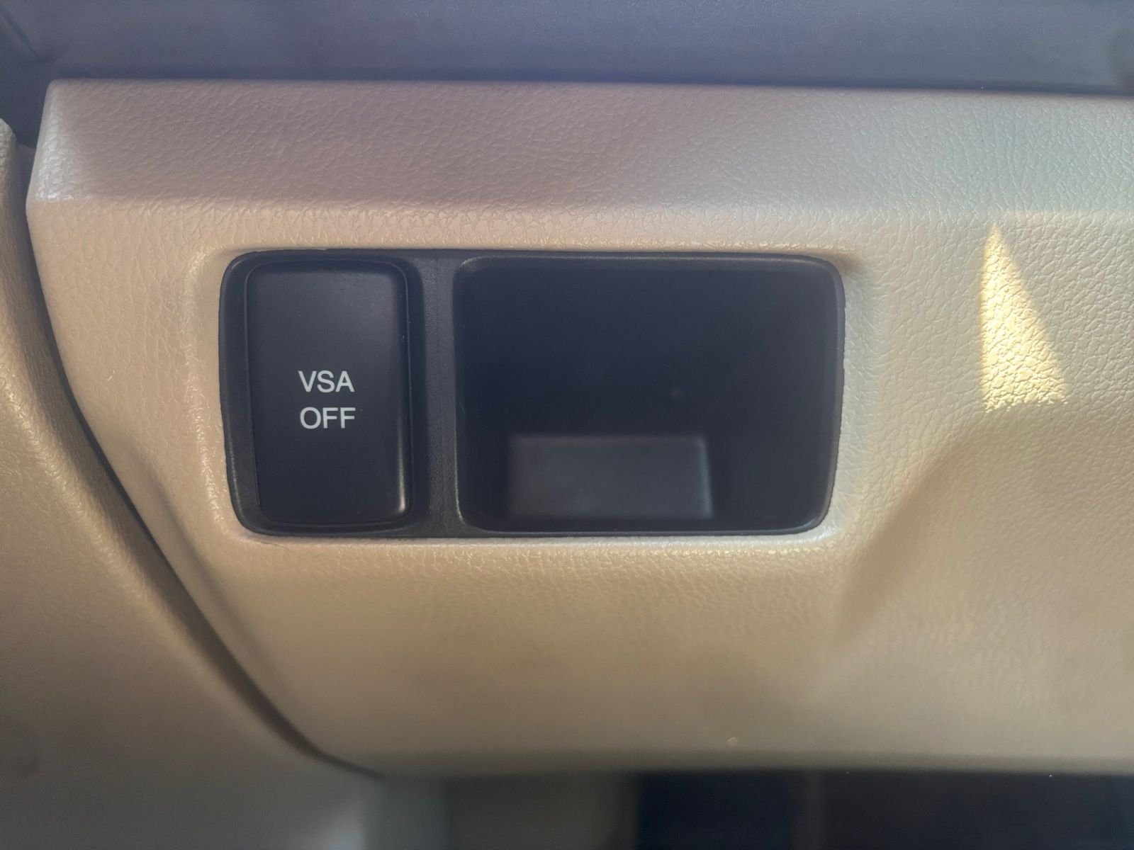 Used 2009 Gold Honda LX image 21