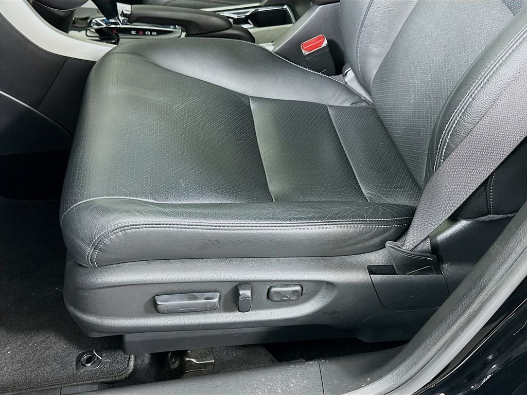 Used 2017 Crystal Black Pearl Honda Touring image 20