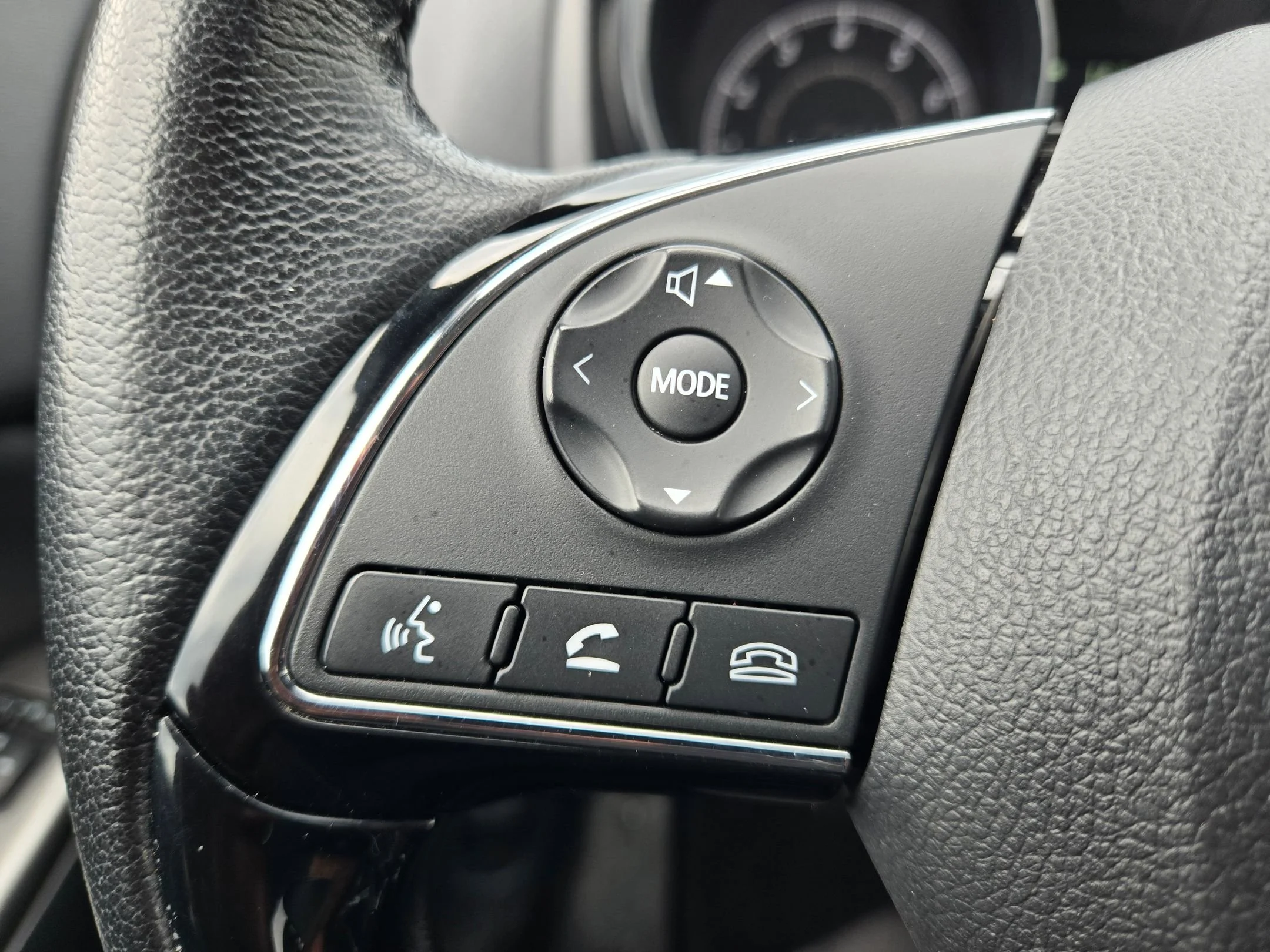 Used 2024  Mitsubishi SE image 24