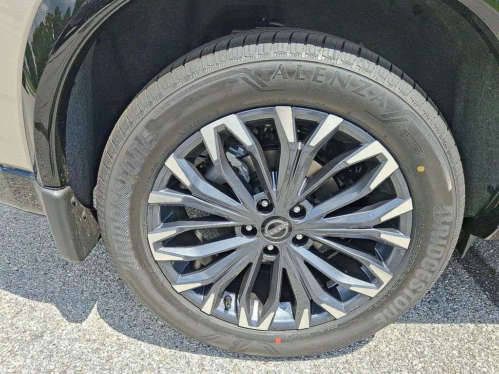 New 2026 Champagne Silver Metallic / Super Black Two-tone Nissan Platinum image 5