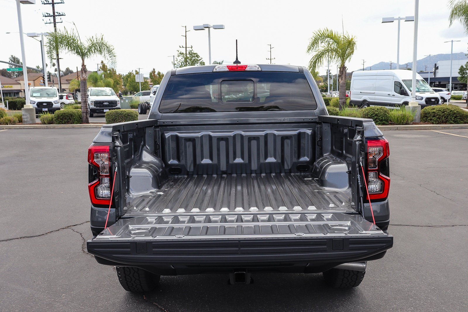 New 2026 Carbonized Gray Metallic Ford XLT image 28