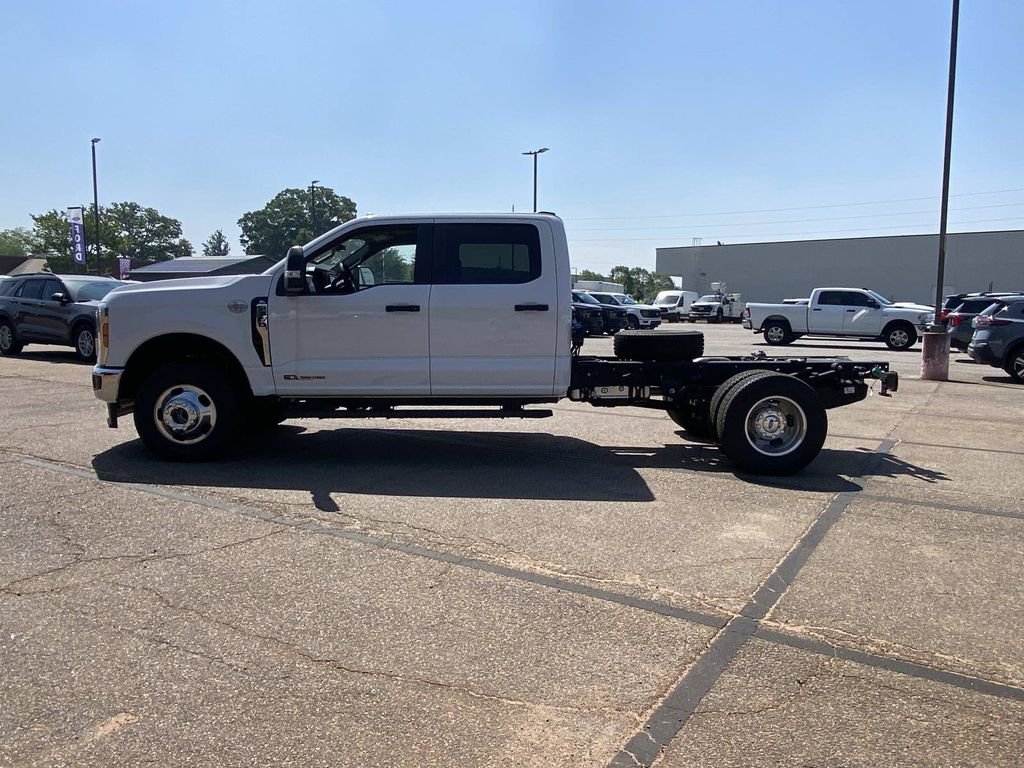 New 2026 Oxford White Ford F-350® XL image 5