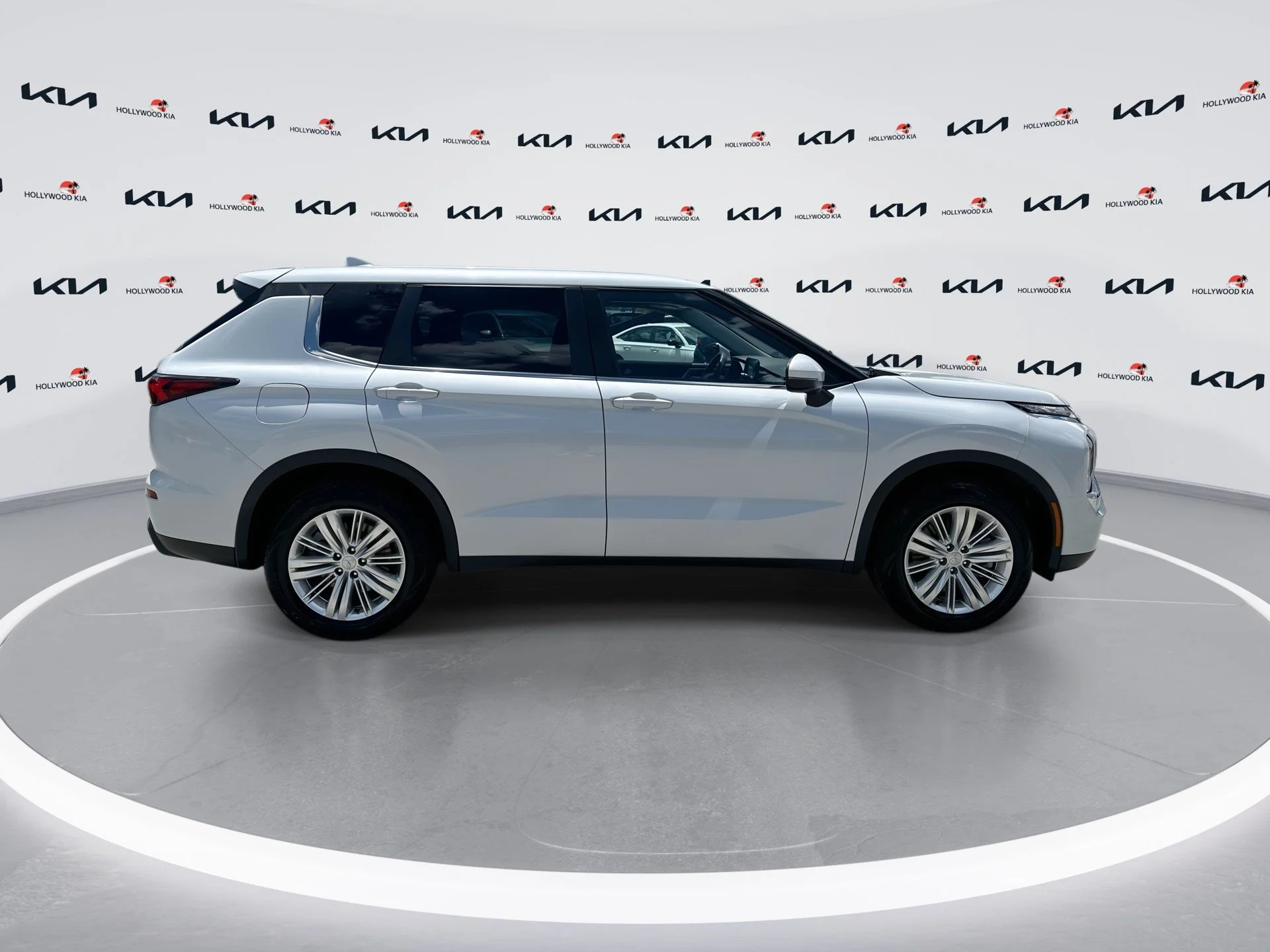 Used 2023 White Mitsubishi ES image 9