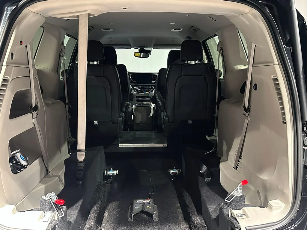 2022 Chrysler Pacifica Touring L - Photo 12