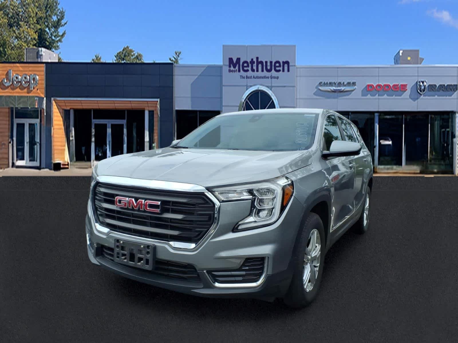 Used 2024 Sterling Metallic GMC SLE image 3