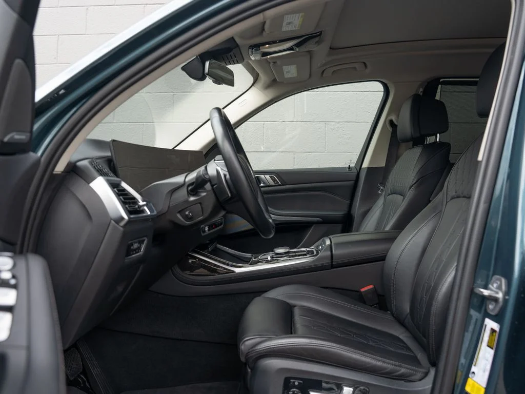 Used 2023 Blue BMW xDrive40i image 17
