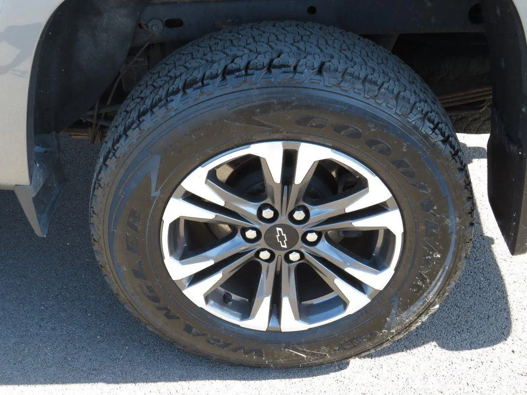 Used 2021 SATIN STEEL METALLIC Chevrolet 4WD Z71 image 18