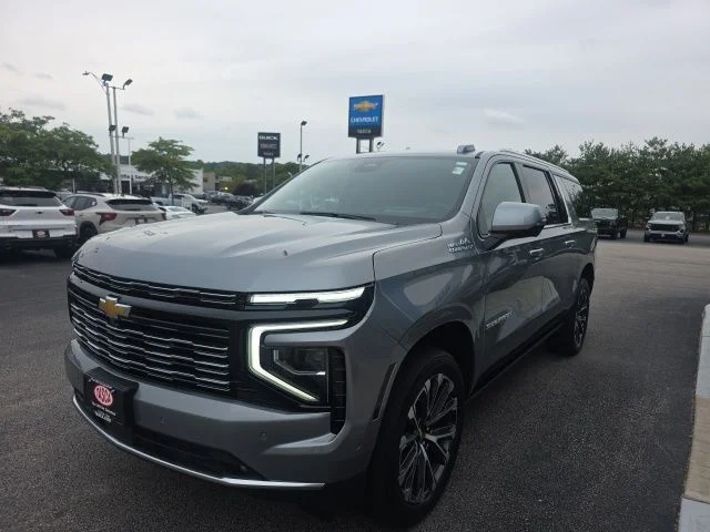 Used 2025 Gray Chevrolet High Country image 6