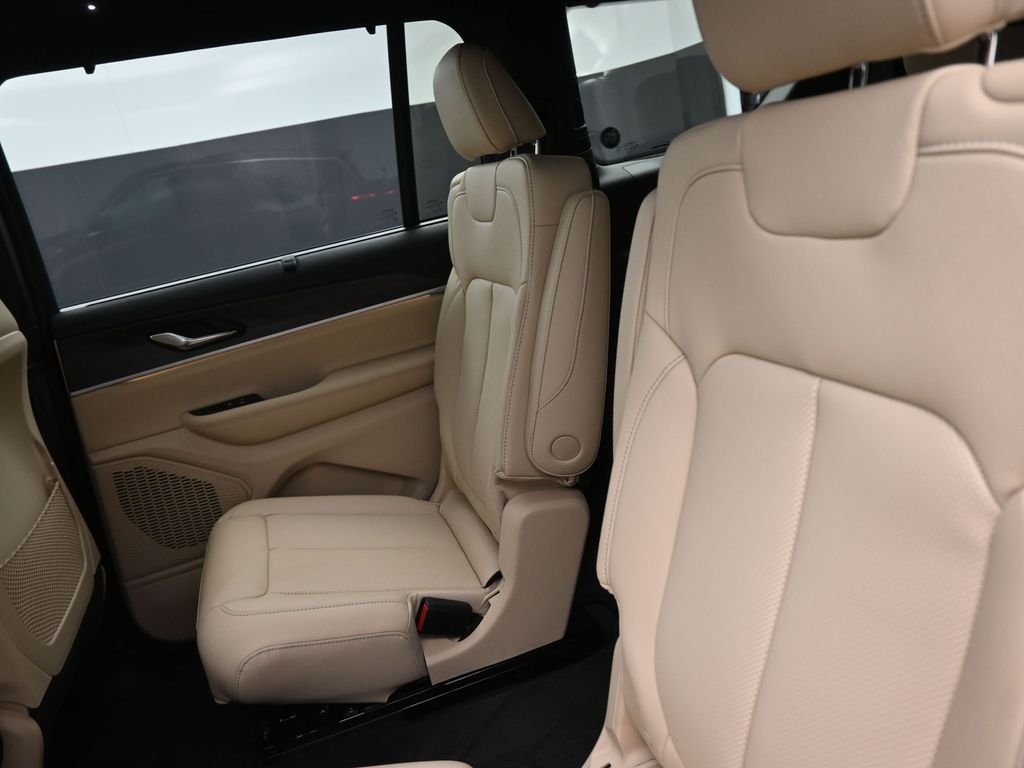 New 2025 Velvet Red Pearl-Coat Exterior Paint Jeep Limited image 14