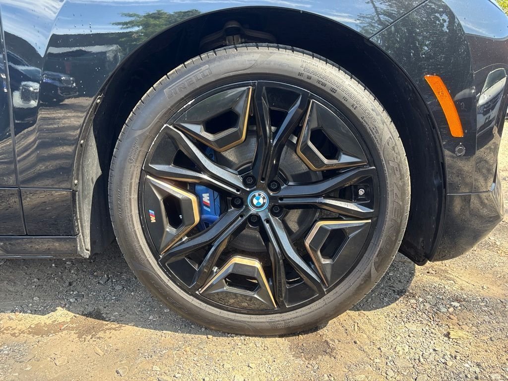 Used 2023 Black BMW M60 image 18