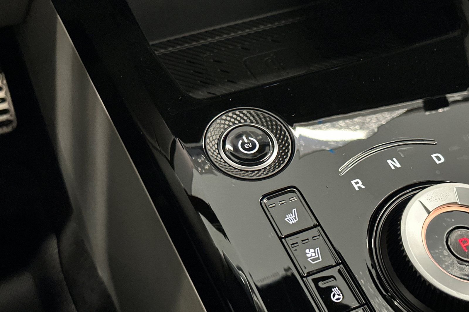 New 2026 Snow White Pearl Kia WAVE image 19