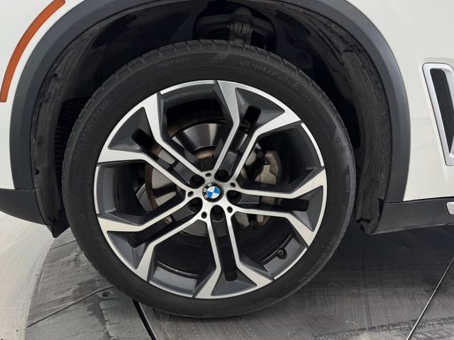 Used 2021 Alpine White BMW sDrive40i image 10