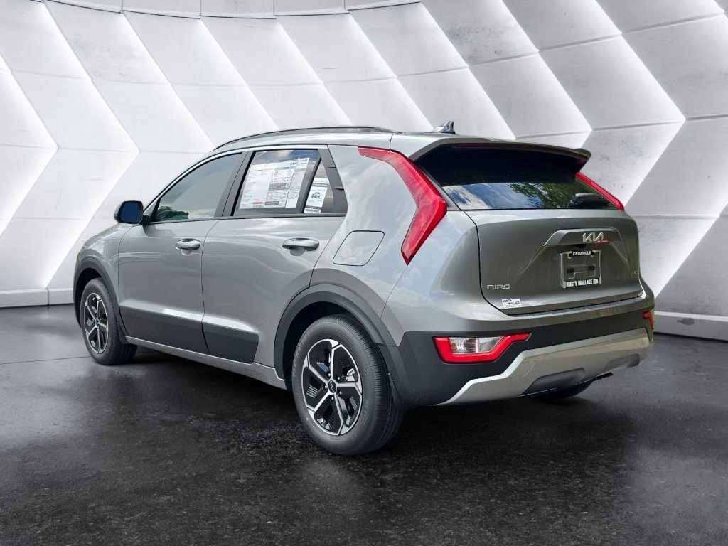 2025 Kia Niro LX - Photo 3