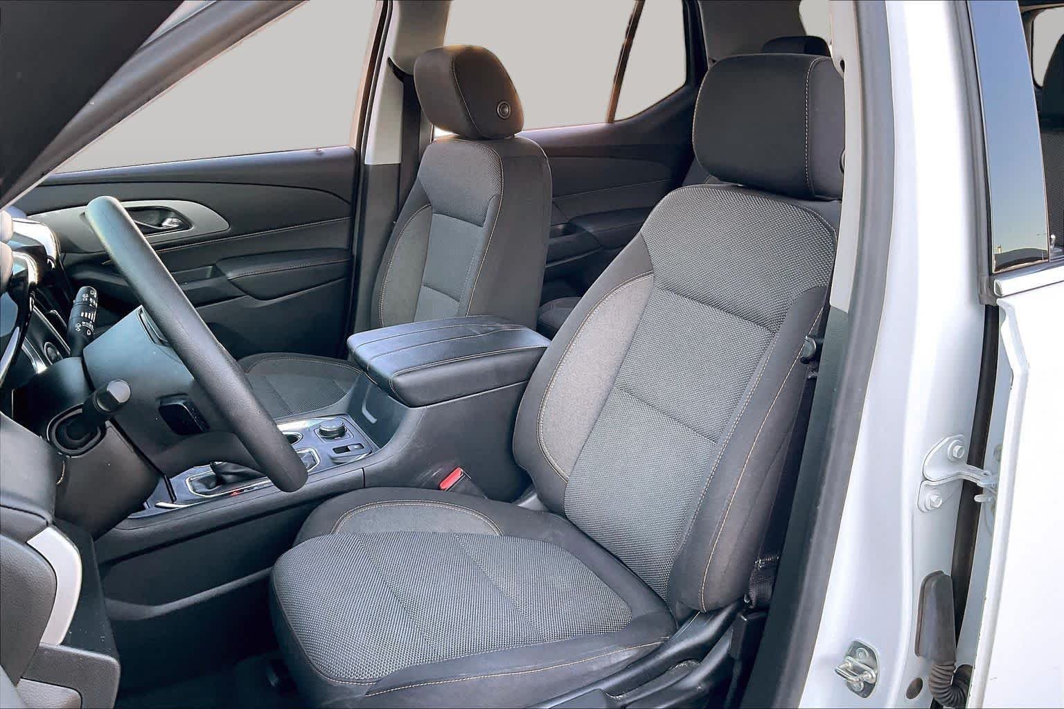 Used 2019 SUMMIT WHITE Chevrolet LS image 8