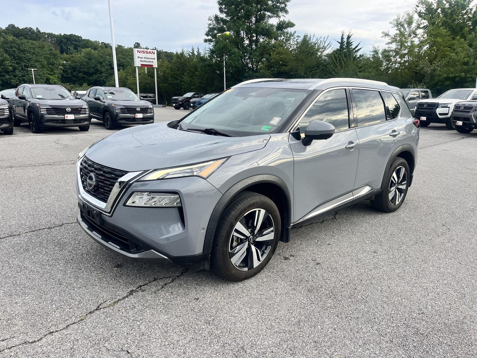 Used 2023 Boulder Gray Pearl Nissan SL image 3
