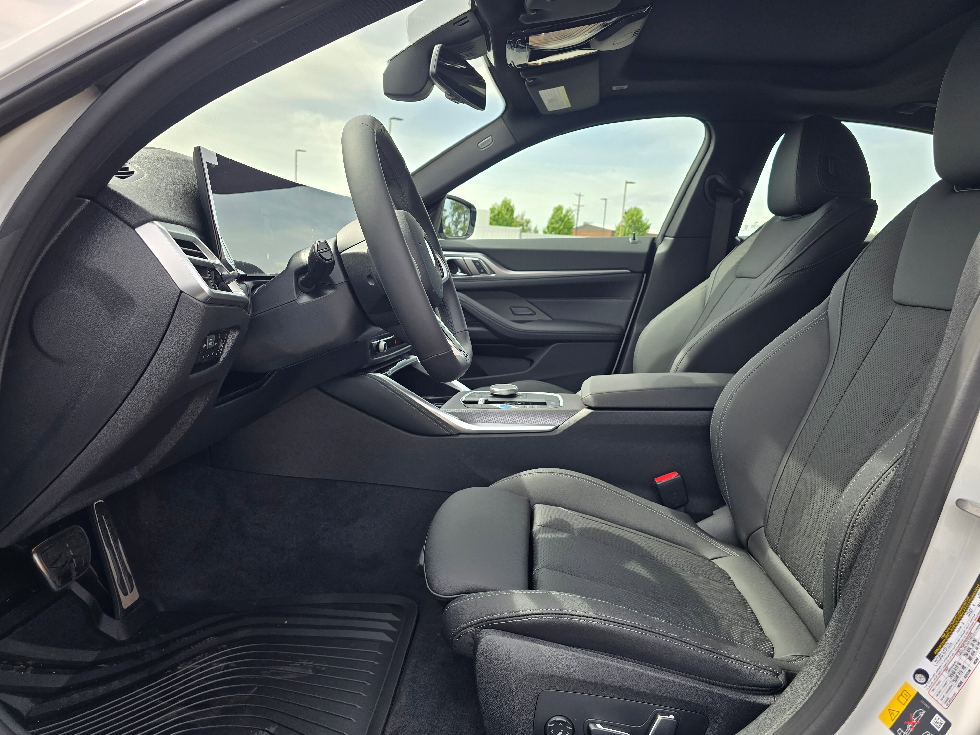 New 2026 Mineral White Metallic BMW xDrive40 image 43