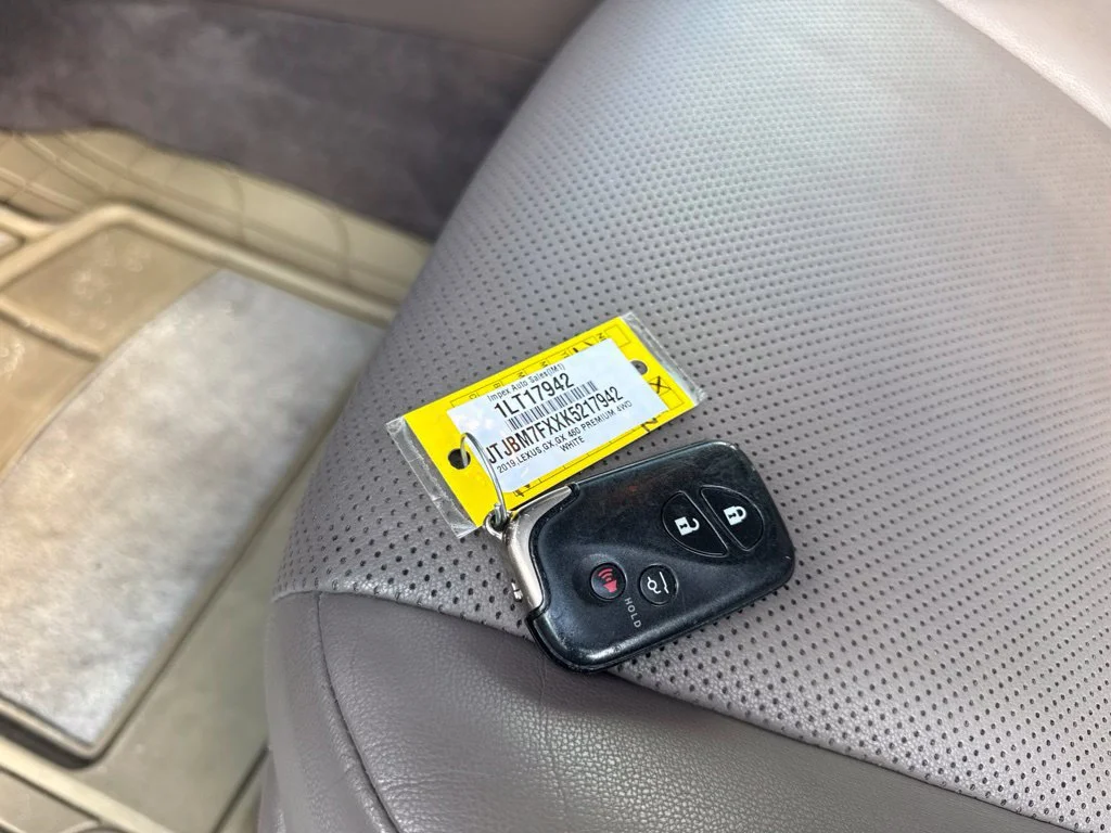 Used 2019 White Lexus 460 image 35