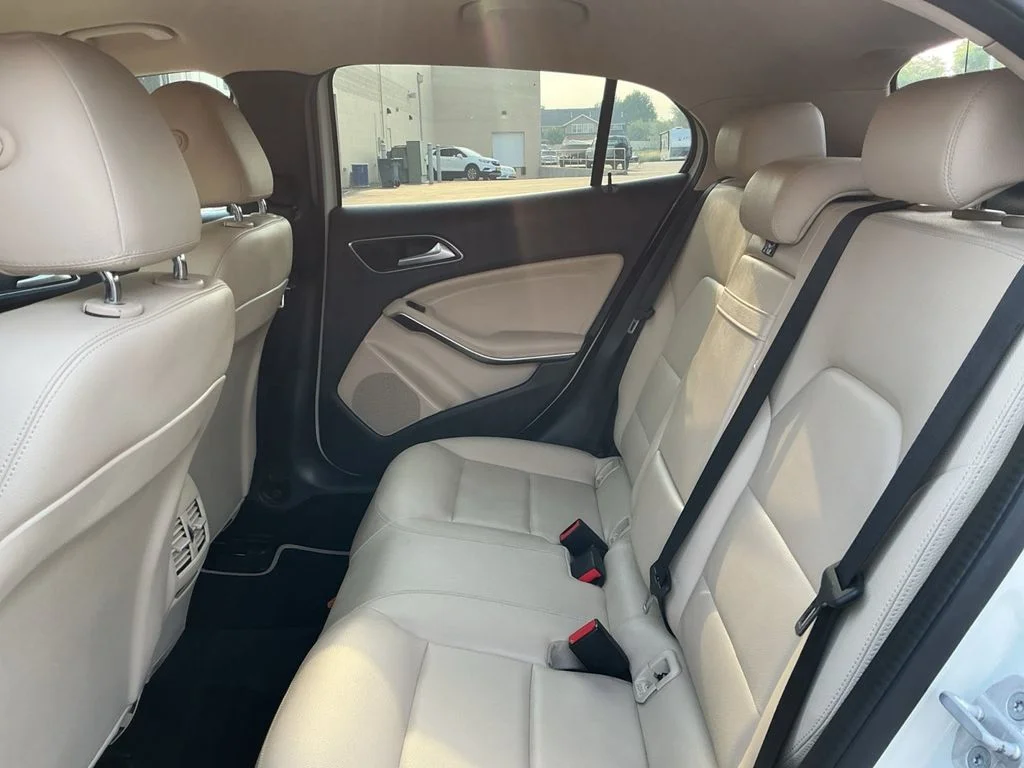 Used 2018 White Mercedes-Benz GLA 250 image 21