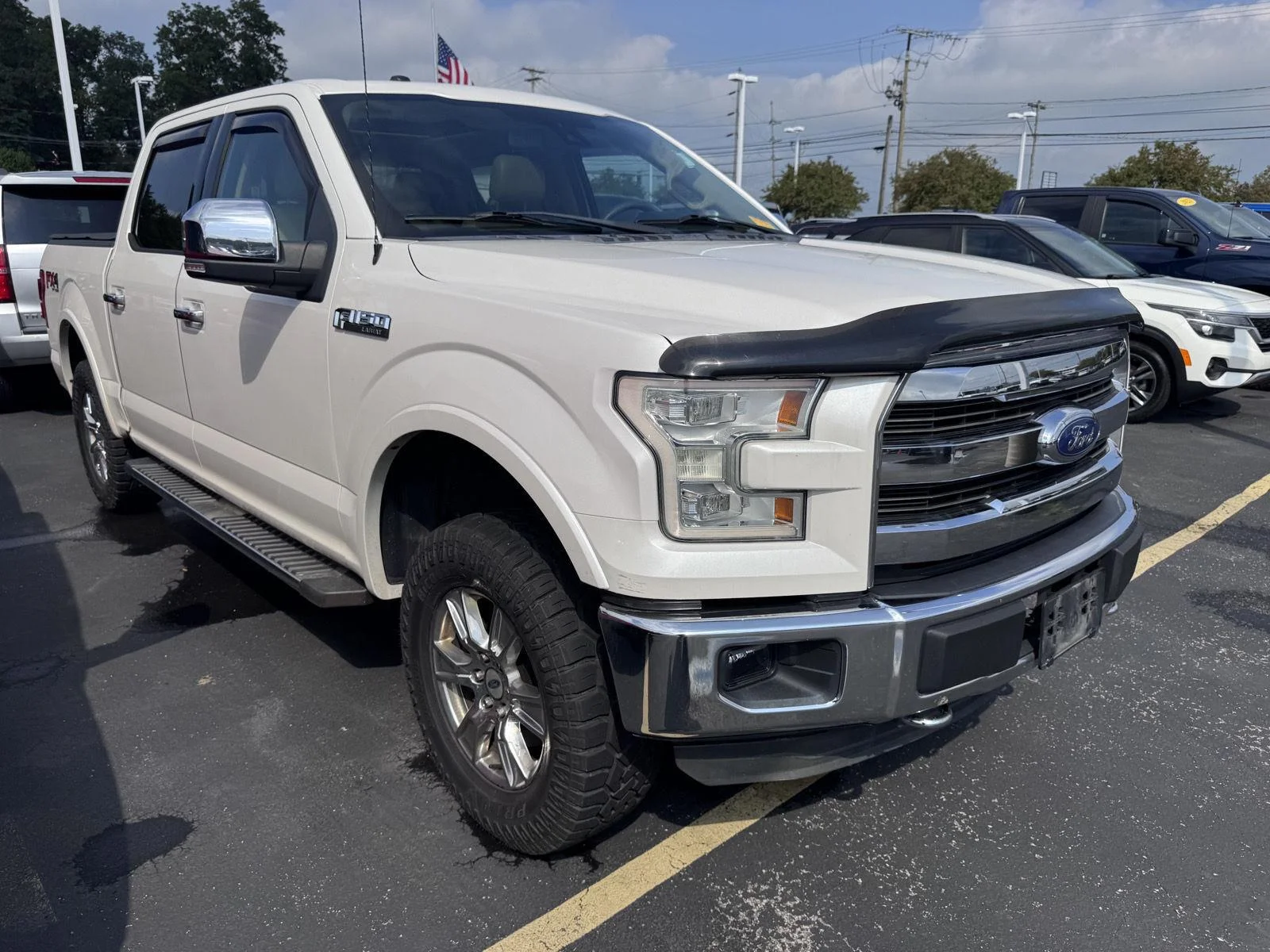 Used 2015 White Platinum Metallic Tri-Coat Ford Lariat image 2