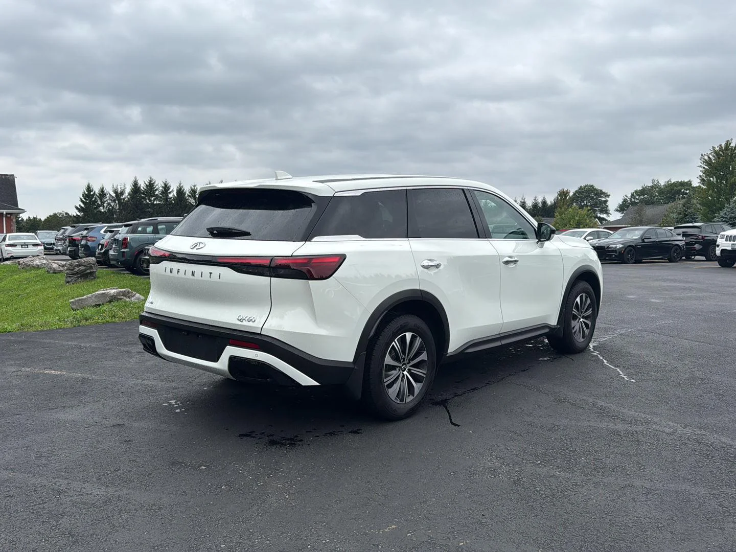 Used 2024 Glacier White INFINITI PURE image 3