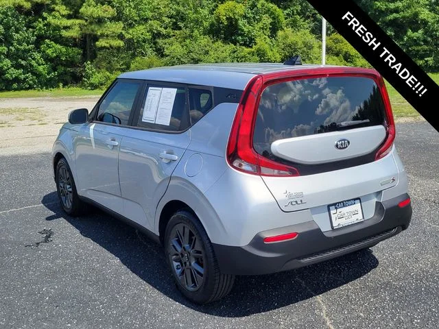 Used 2021 Silver Kia S image 5