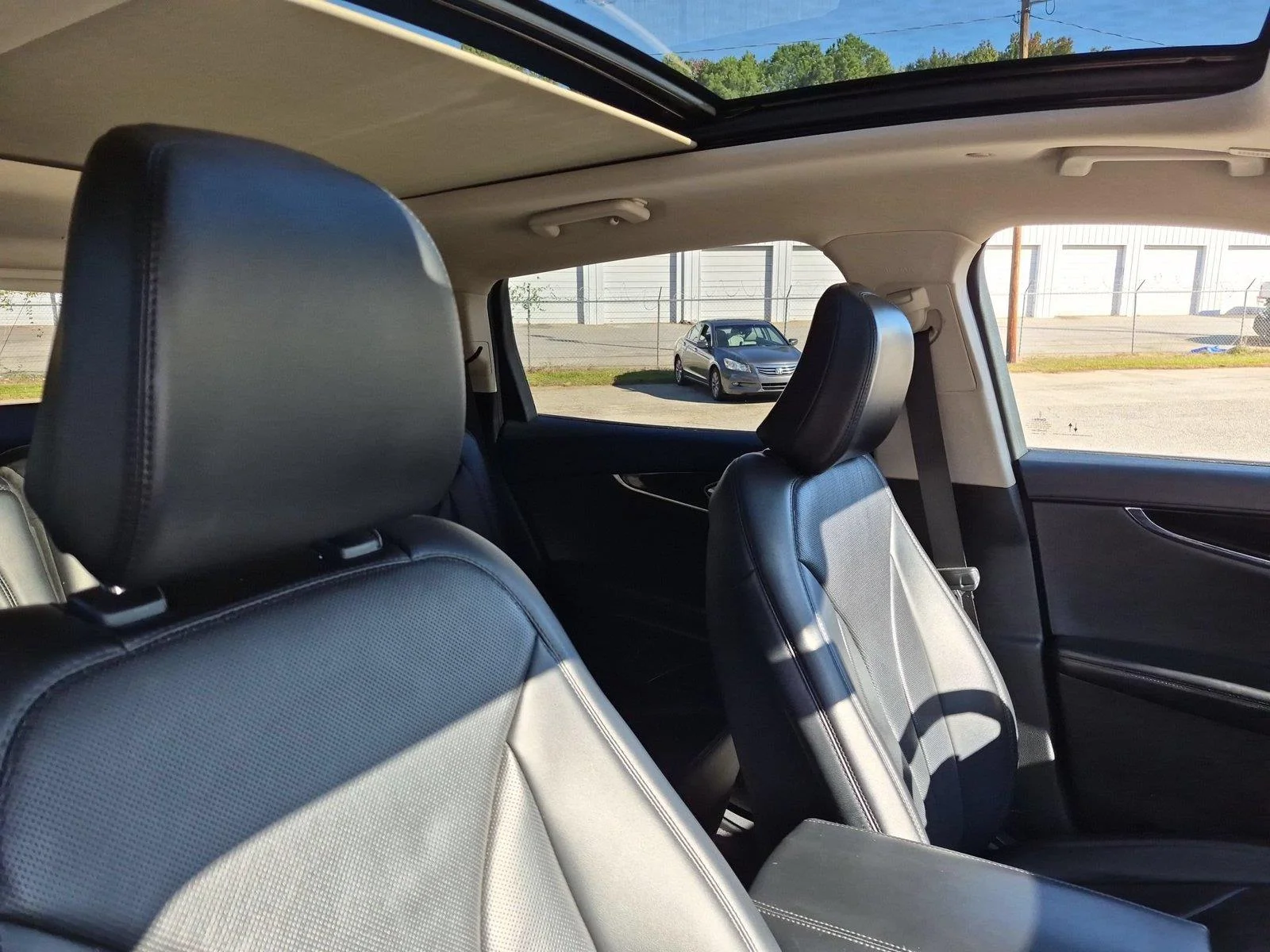 Used 2022 Infinite Black Metallic Clearcoat Lincoln Reserve image 37