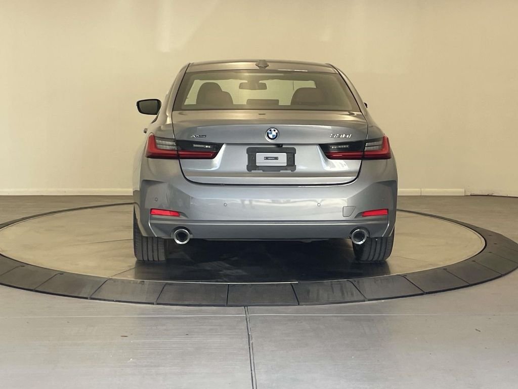 2025 BMW 3 Series 330i - Photo 4