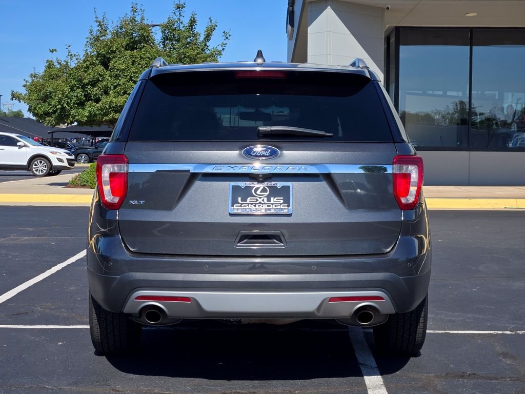 Used 2017 Gray Ford XLT image 6