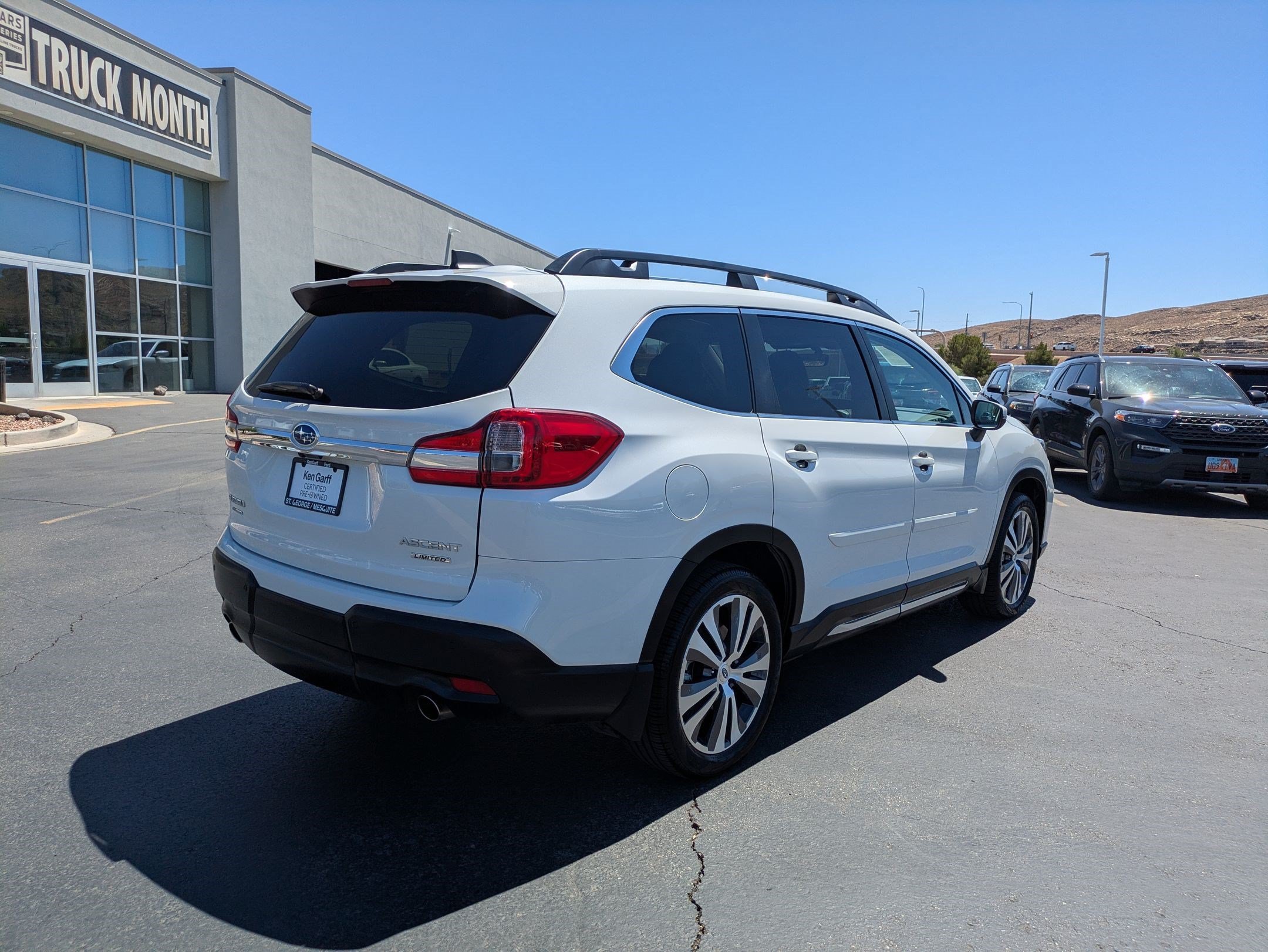 Used 2022 Crystal White Pearl Subaru Limited image 3