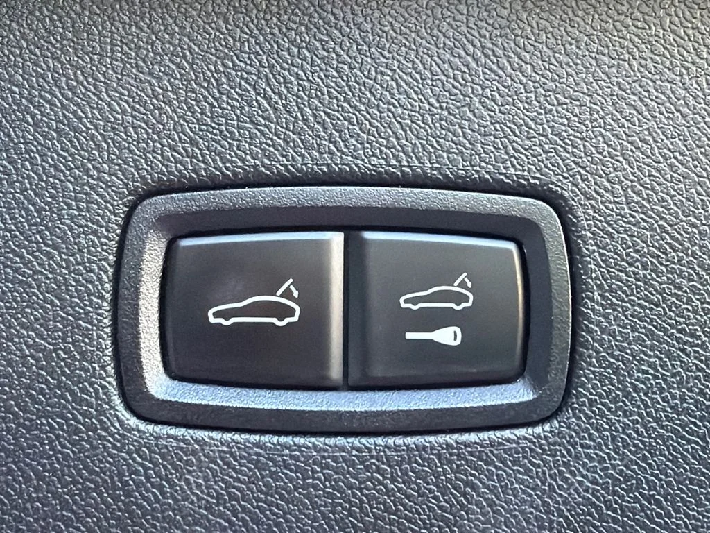 Used 2020  Porsche Base image 19