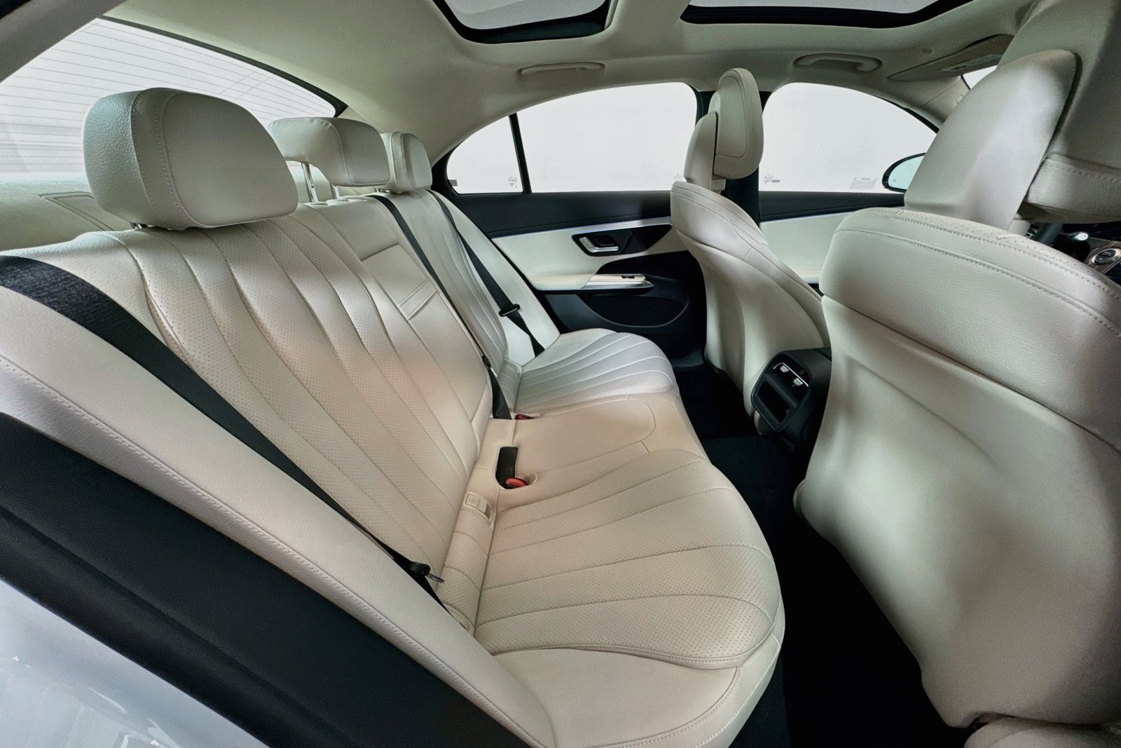 New 2027 Polar White Mercedes-Benz E 450 image 25