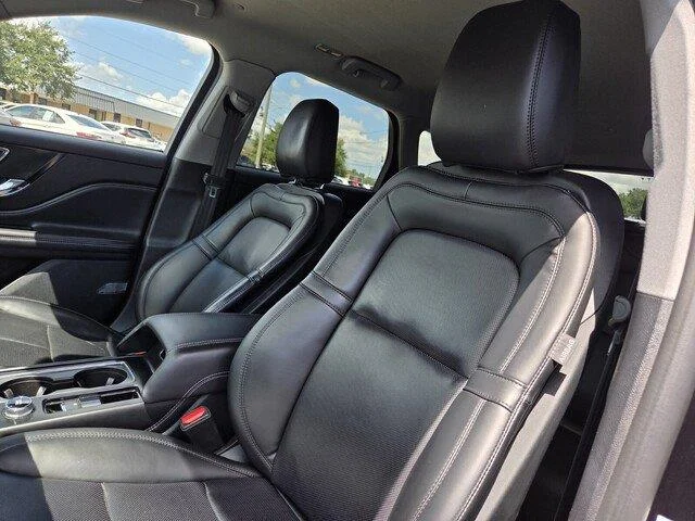 Used 2022 Infinite Black Metallic Clearcoat Lincoln Standard image 11
