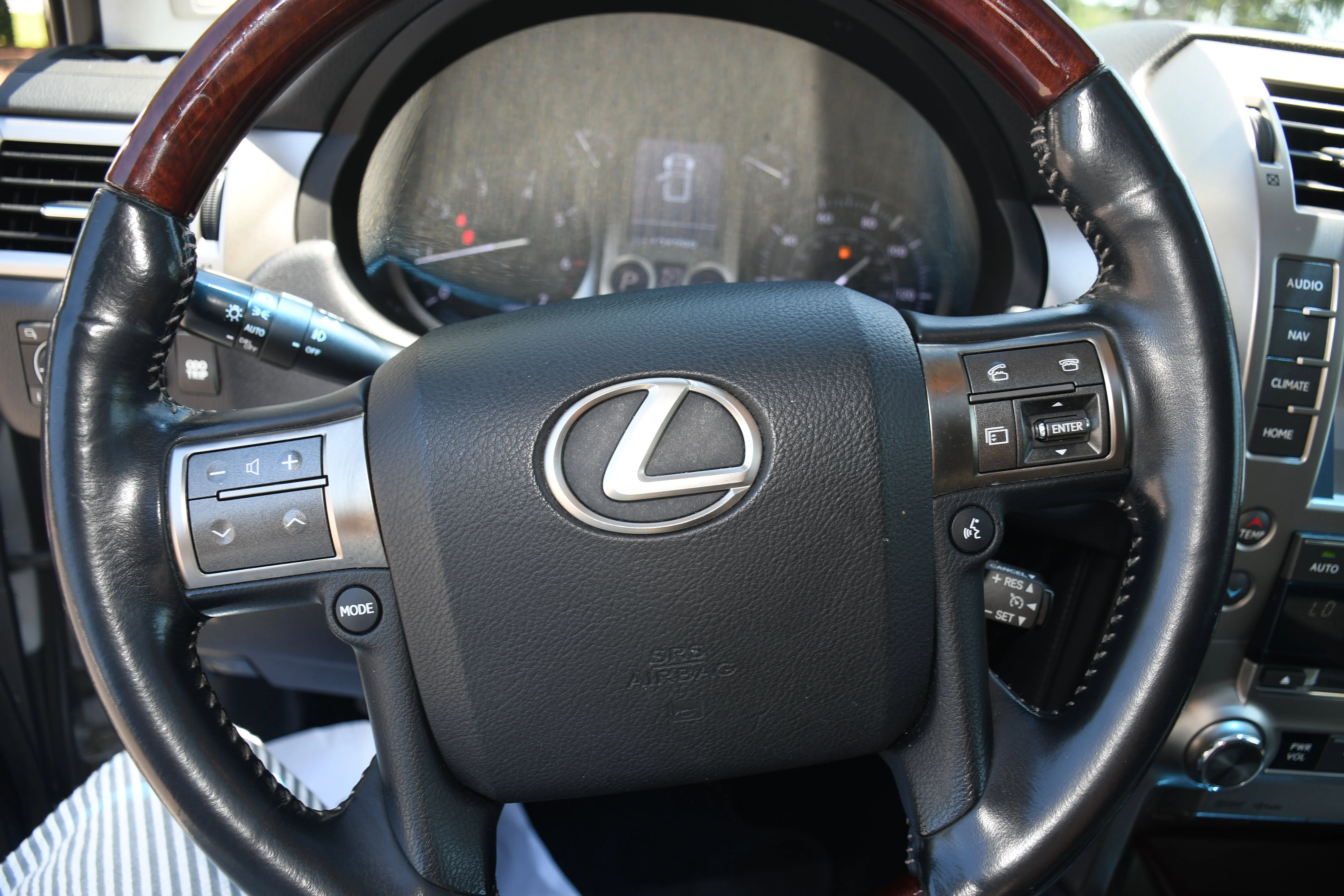 Used 2015 Silver Lexus 460 image 13