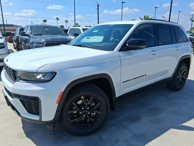 New 2026 Bright White Clear-Coat Exterior Paint Jeep Altitude image 3