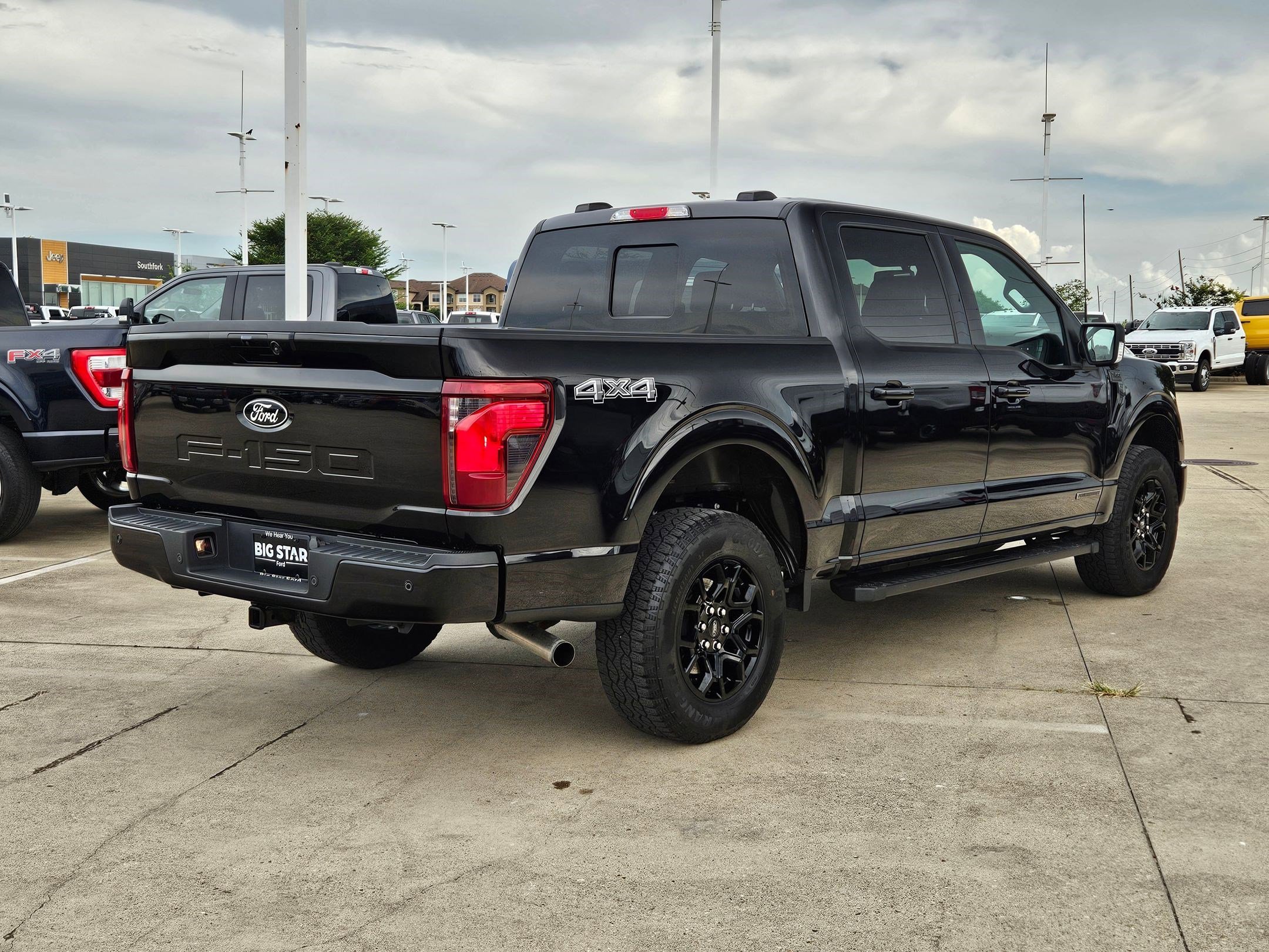 Used 2024 Blue Ford XLT image 3