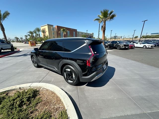 Certified Used 2026 Ebony Black Kia Wind image 5