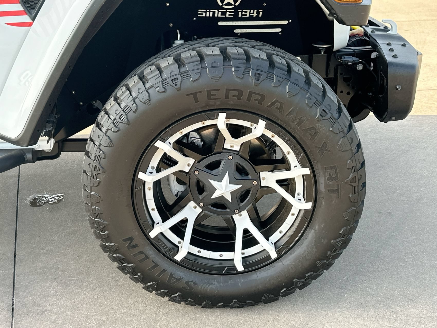 Used 2020 Bright White Clearcoat Jeep Sport S image 10