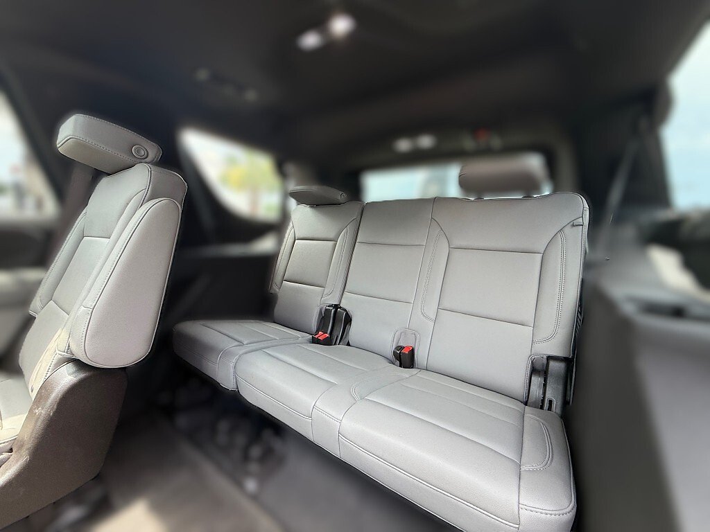 Used 2022 Iridescent Pearl Tricoat Chevrolet LT image 11