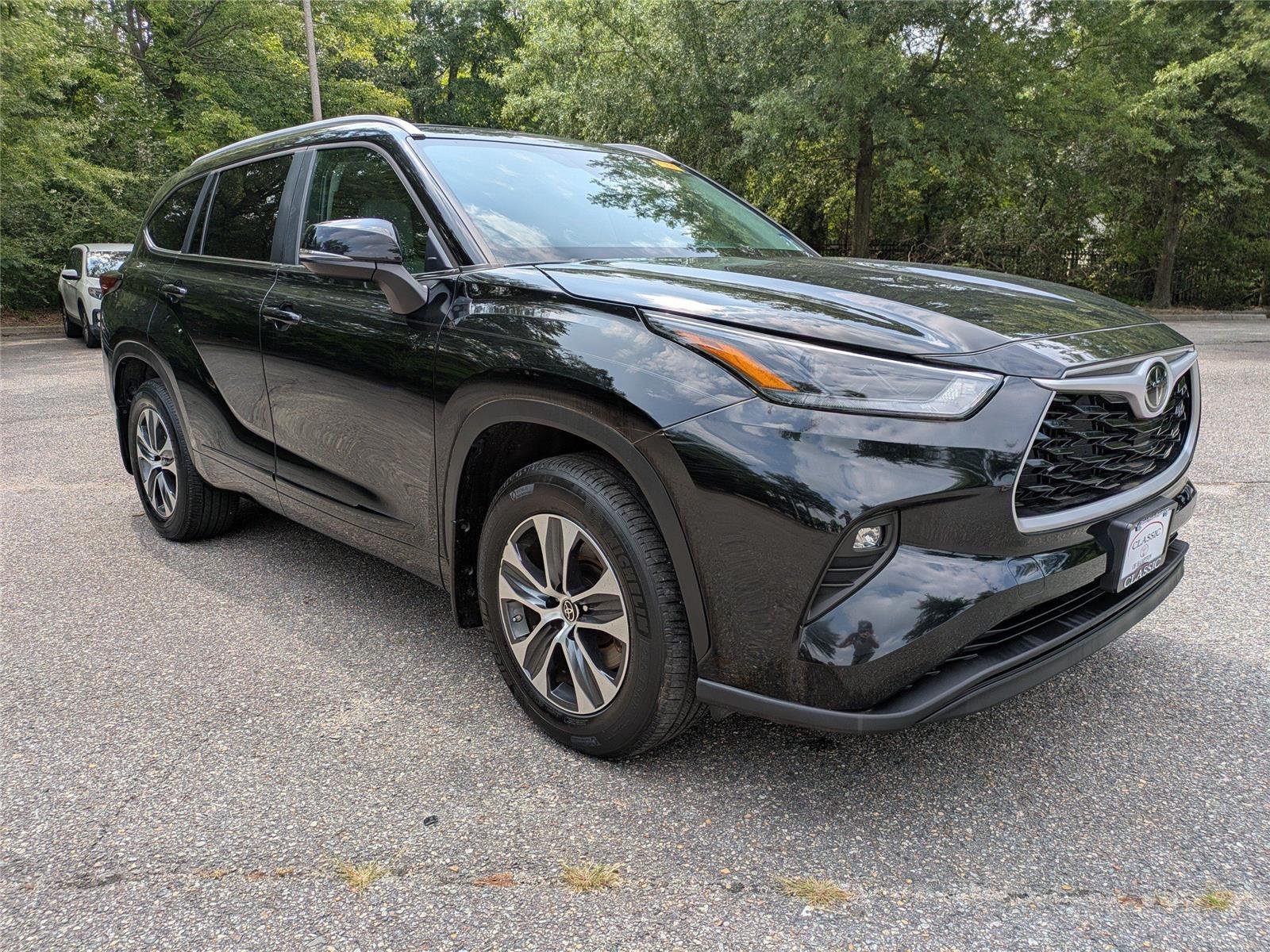 Used 2023 Midnight Black Metallic Toyota XLE image 2