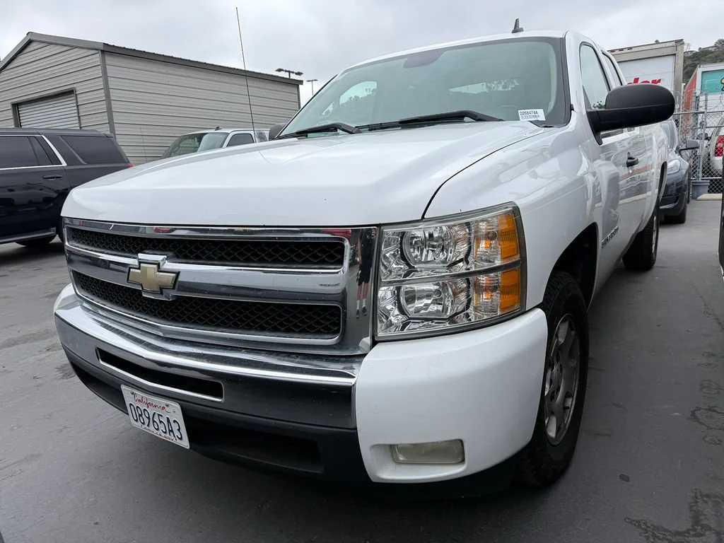 Used 2011 SUMMIT WHITE Chevrolet LT image 10